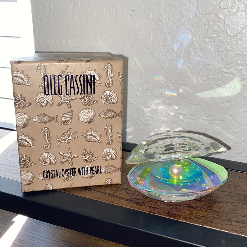 Oleg Cassini Crystal Oyster Paperweight